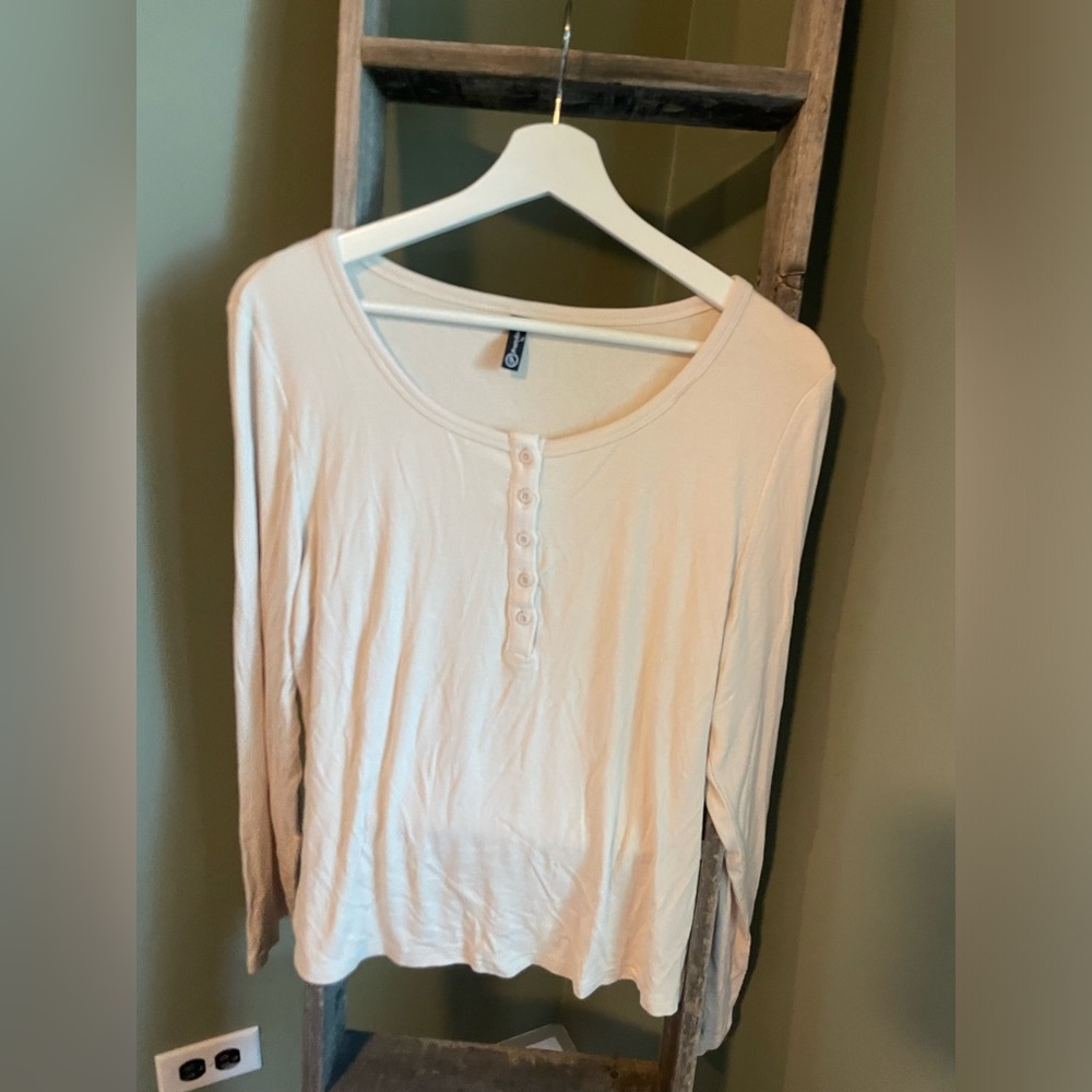 Pretty Garden Button Front Ribbed Tee - Picture 4 of 7